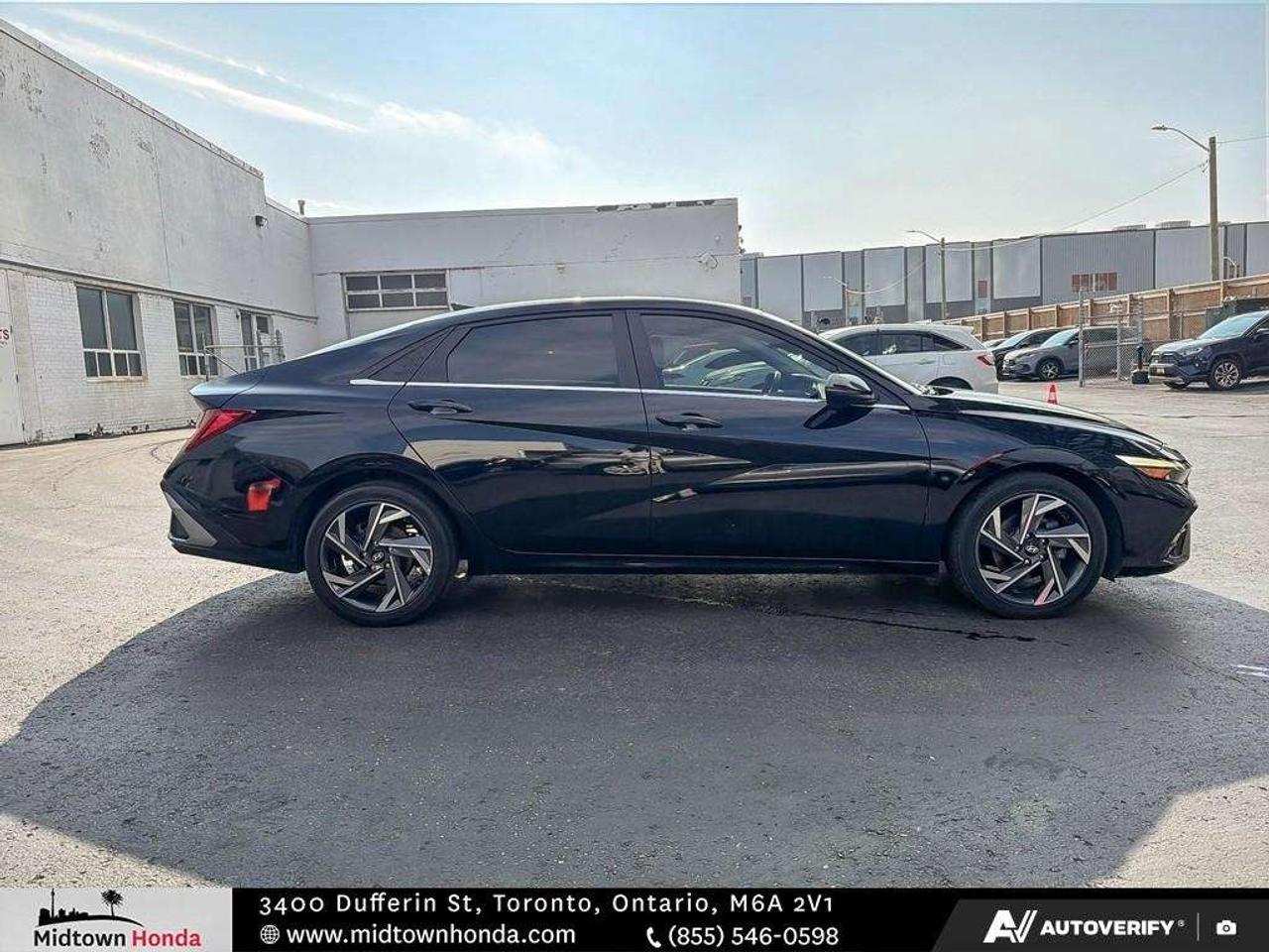2024 Hyundai Elantra Luxury IVT Photo