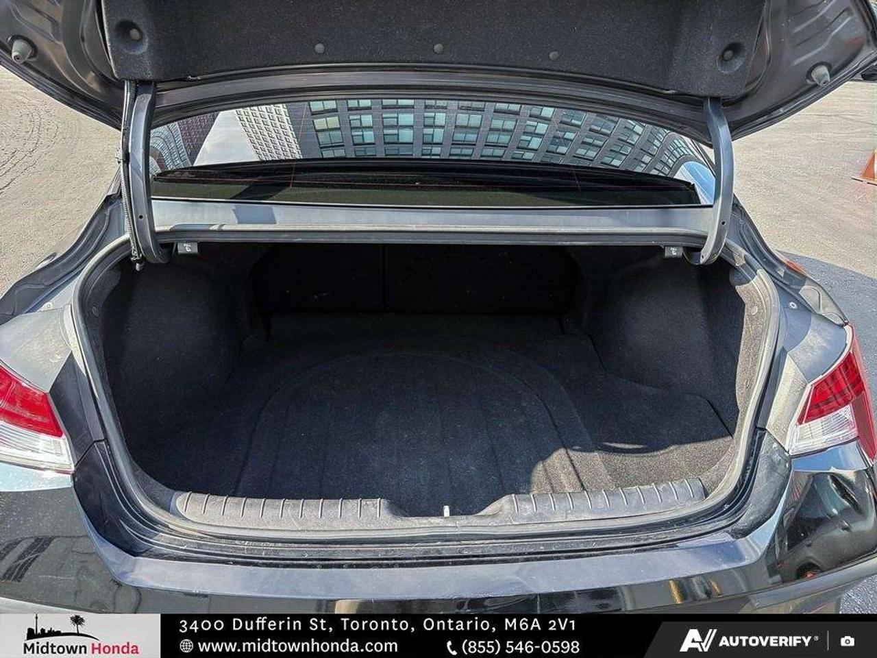 2024 Hyundai Elantra Luxury IVT Photo