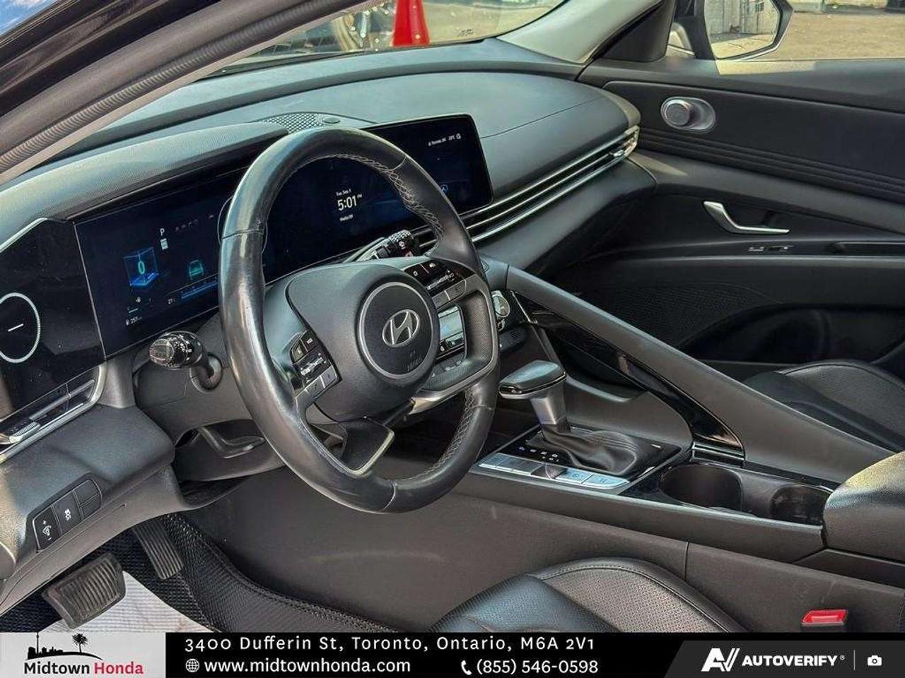 2024 Hyundai Elantra Luxury IVT Photo