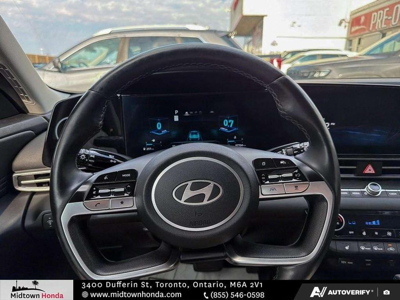 2024 Hyundai Elantra Luxury IVT Photo