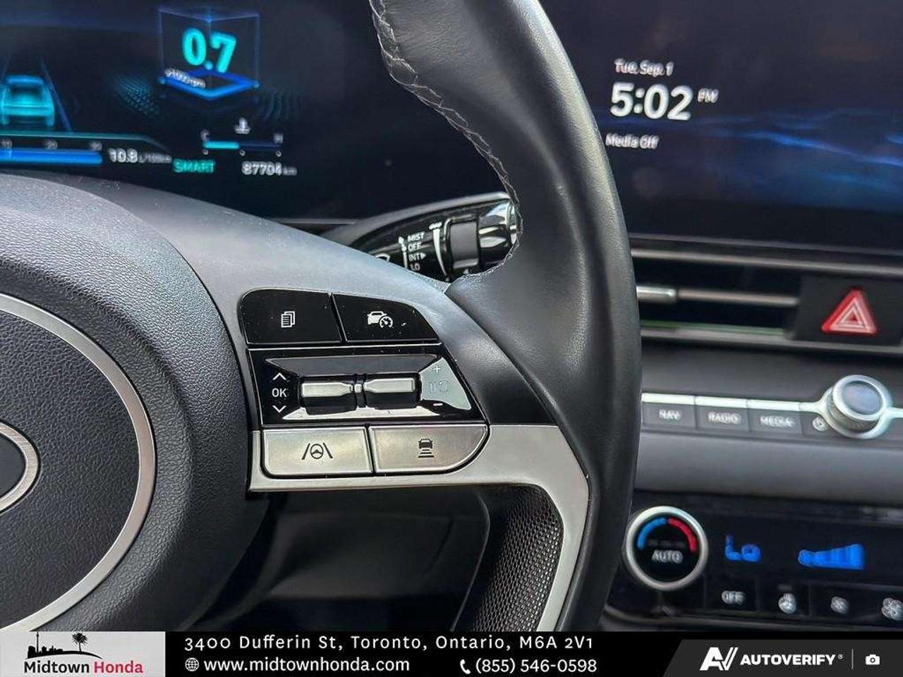 2024 Hyundai Elantra Luxury IVT Photo