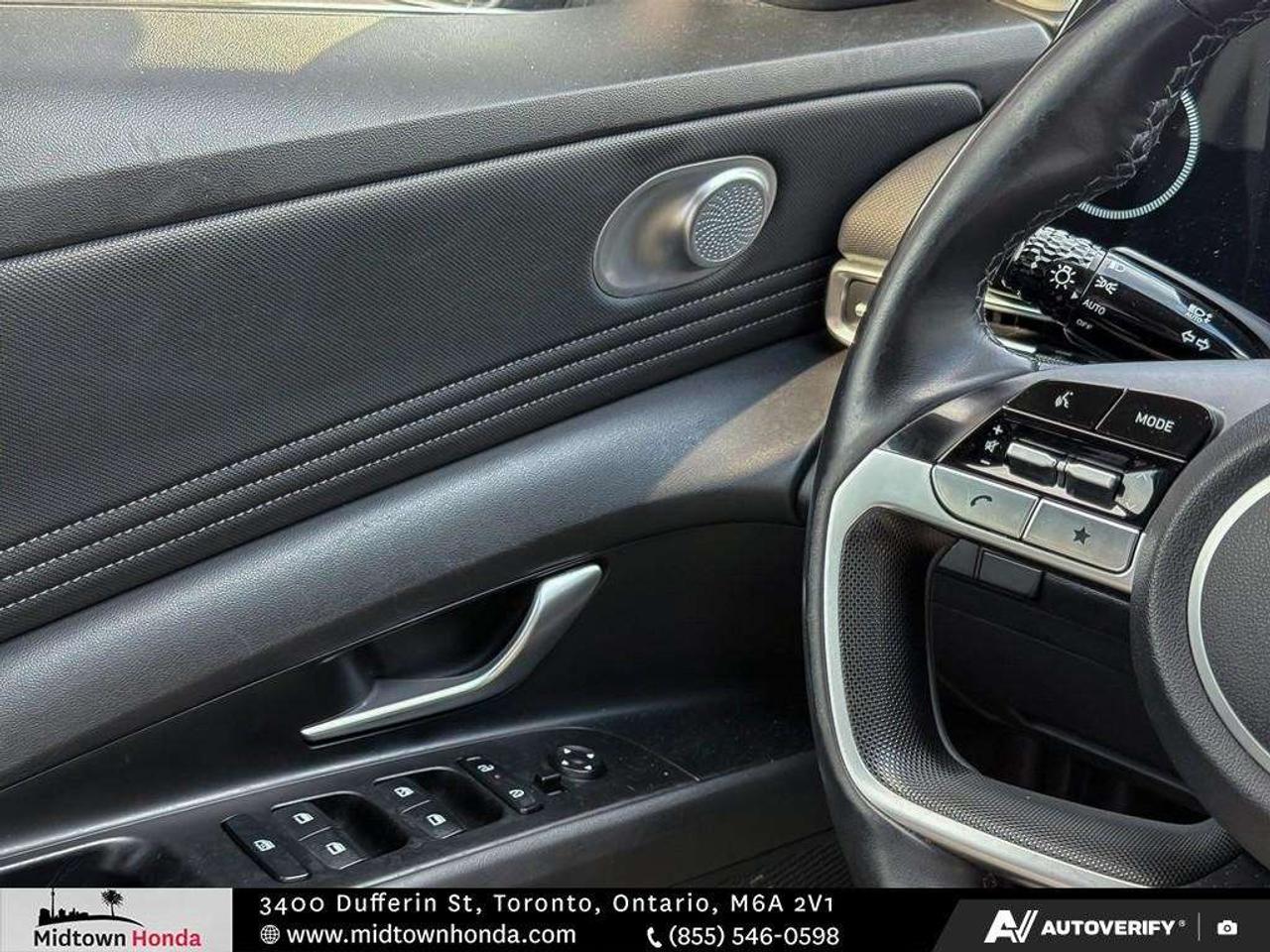 2024 Hyundai Elantra Luxury IVT Photo