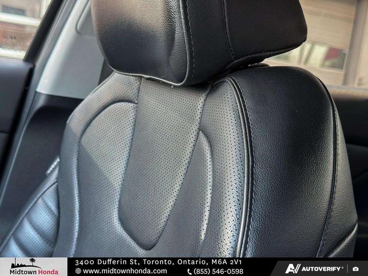 2024 Hyundai Elantra Luxury IVT Photo