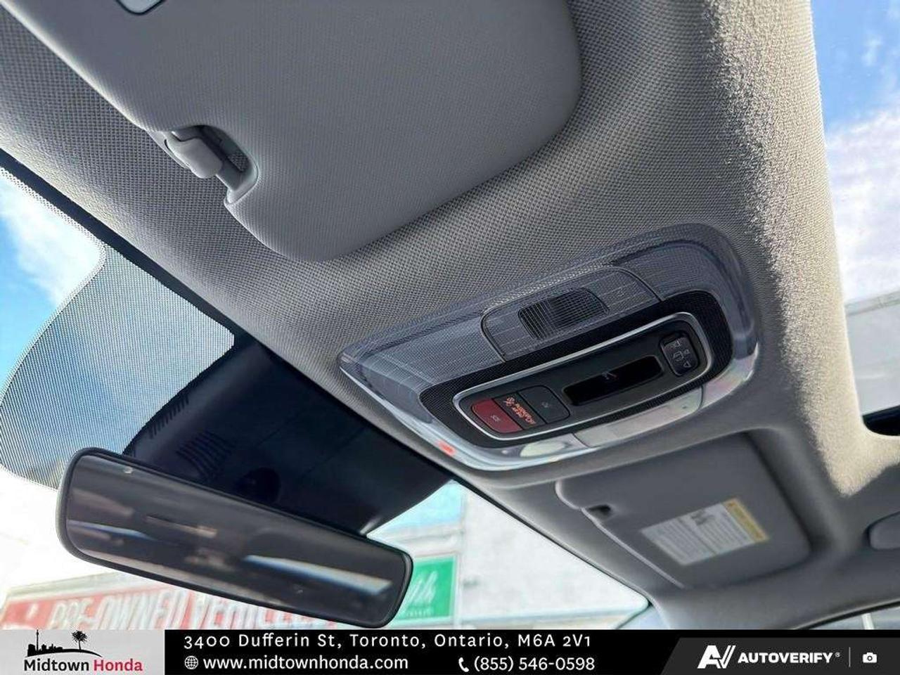 2024 Hyundai Elantra Luxury IVT Photo