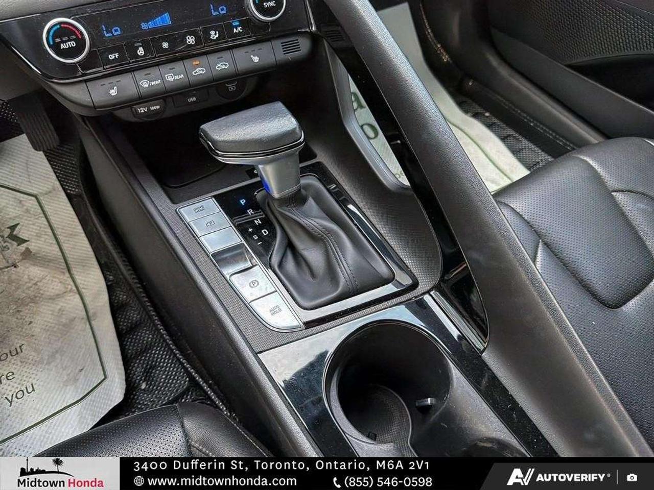 2024 Hyundai Elantra Luxury IVT Photo