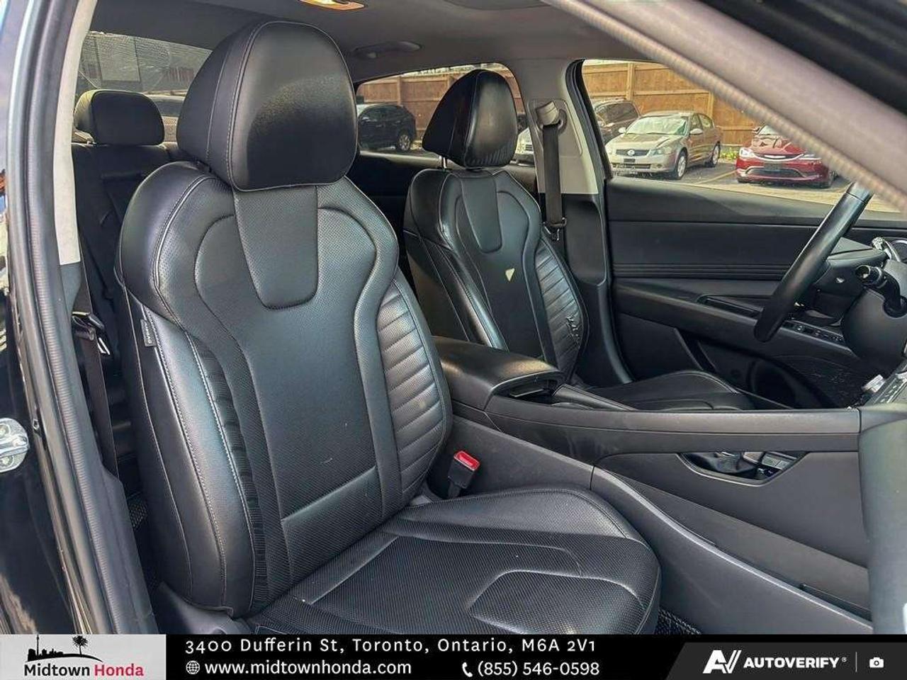2024 Hyundai Elantra Luxury IVT Photo