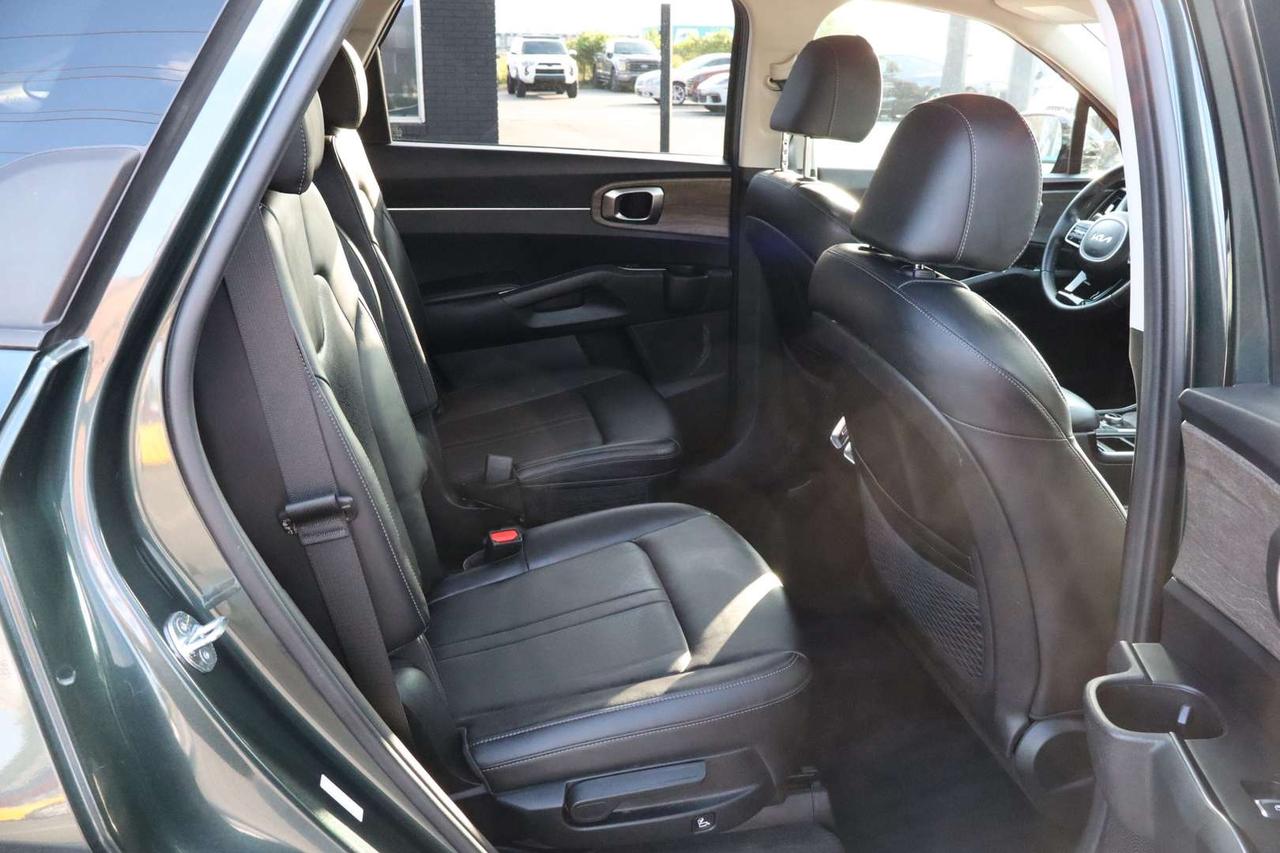 2023 Kia Sorento EX AWD   No Accident   6 Passenger Captain Chairs   Leather   Clean Carfax Photo