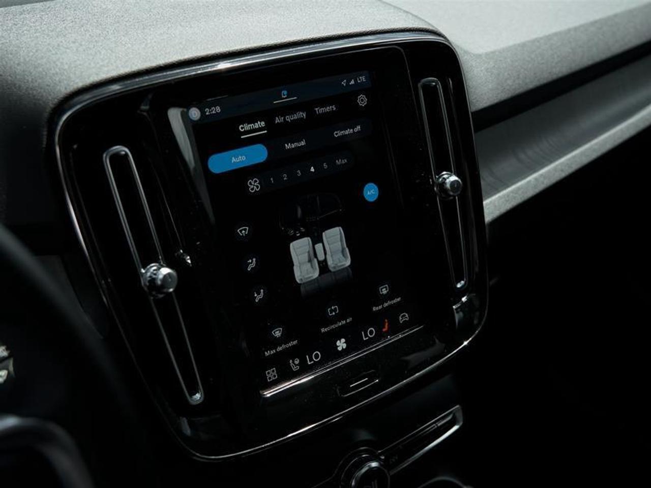 2023 Volvo XC40 B5 AWD Plus - Bright Photo