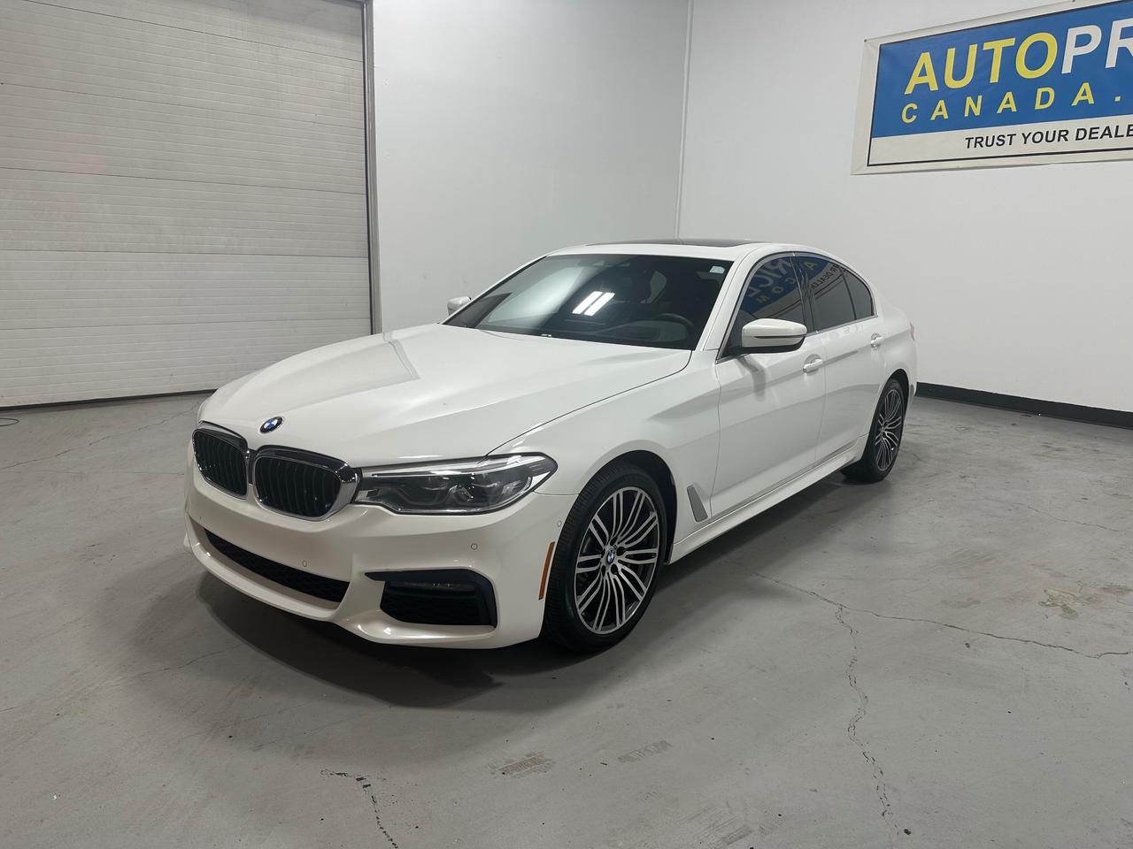 2019 BMW 530 i xDrive 4dr All-Wheel Drive Sedan Photo0