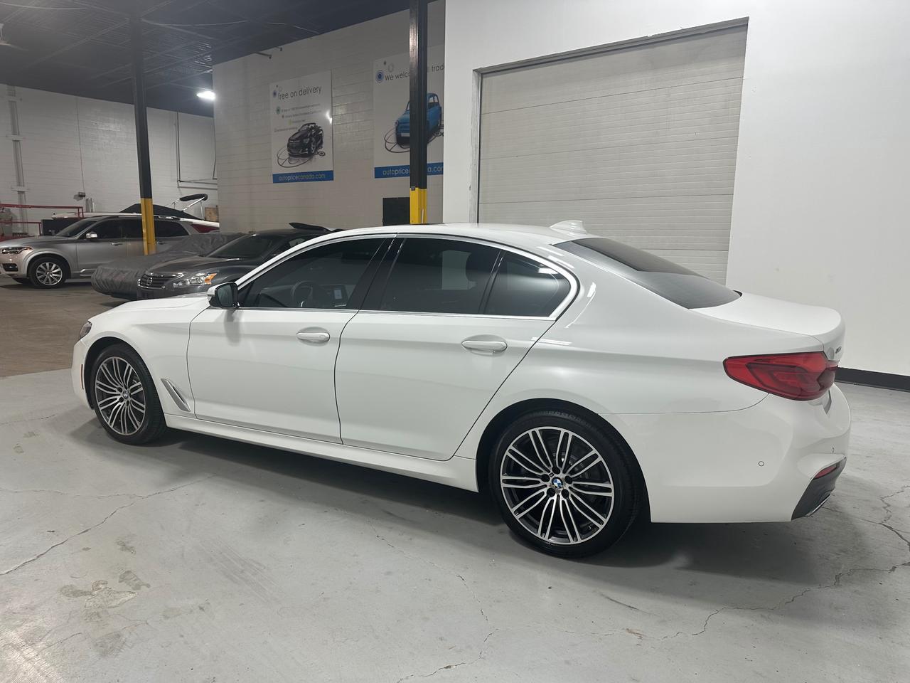 2019 BMW 530 i xDrive 4dr All-Wheel Drive Sedan Photo3