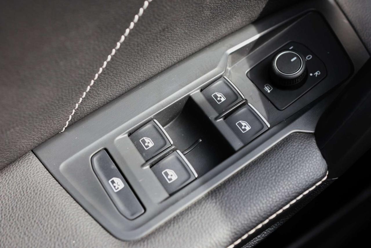 2022 Volkswagen Tiguan COMFORTLINE-4MOTION-7PASS-R STARTER/ADAPTCRUISE/BCAM/BLIS/FCW/LEATHER/H SEATS&STEERING/KEYLESS/CARPLAY/PANOROOF Photo