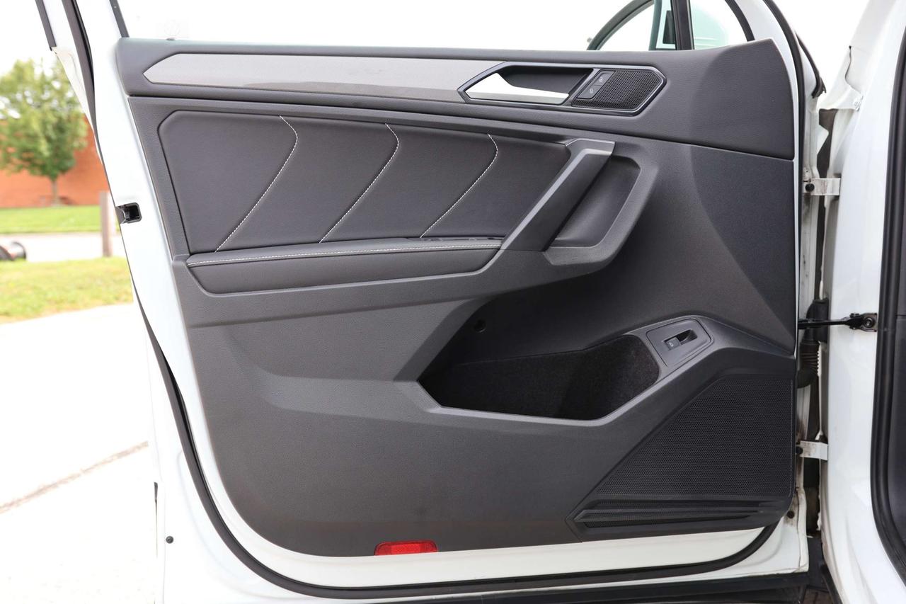 2022 Volkswagen Tiguan COMFORTLINE-4MOTION-7PASS-R STARTER/ADAPTCRUISE/BCAM/BLIS/FCW/LEATHER/H SEATS&STEERING/KEYLESS/CARPLAY/PANOROOF Photo