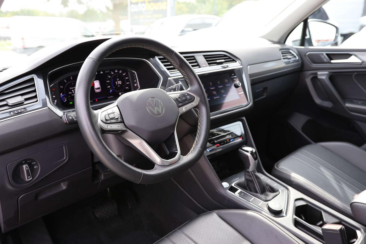 2022 Volkswagen Tiguan COMFORTLINE-4MOTION-7PASS-R STARTER/ADAPTCRUISE/BCAM/BLIS/FCW/LEATHER/H SEATS&STEERING/KEYLESS/CARPLAY/PANOROOF Photo