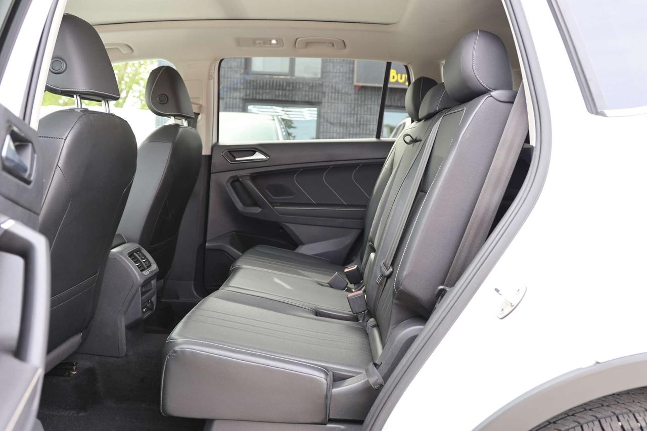 2022 Volkswagen Tiguan COMFORTLINE-4MOTION-7PASS-R STARTER/ADAPTCRUISE/BCAM/BLIS/FCW/LEATHER/H SEATS&STEERING/KEYLESS/CARPLAY/PANOROOF Photo