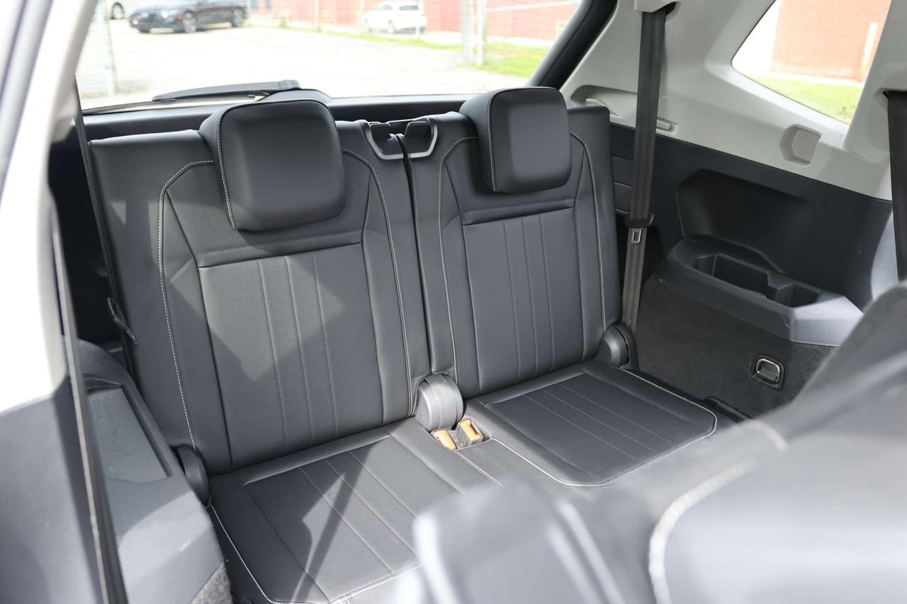 2022 Volkswagen Tiguan COMFORTLINE-4MOTION-7PASS-R STARTER/ADAPTCRUISE/BCAM/BLIS/FCW/LEATHER/H SEATS&STEERING/KEYLESS/CARPLAY/PANOROOF Photo