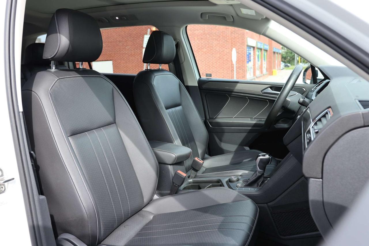 2022 Volkswagen Tiguan COMFORTLINE-4MOTION-7PASS-R STARTER/ADAPTCRUISE/BCAM/BLIS/FCW/LEATHER/H SEATS&STEERING/KEYLESS/CARPLAY/PANOROOF Photo