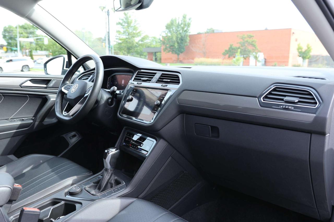 2022 Volkswagen Tiguan COMFORTLINE-4MOTION-7PASS-R STARTER/ADAPTCRUISE/BCAM/BLIS/FCW/LEATHER/H SEATS&STEERING/KEYLESS/CARPLAY/PANOROOF Photo