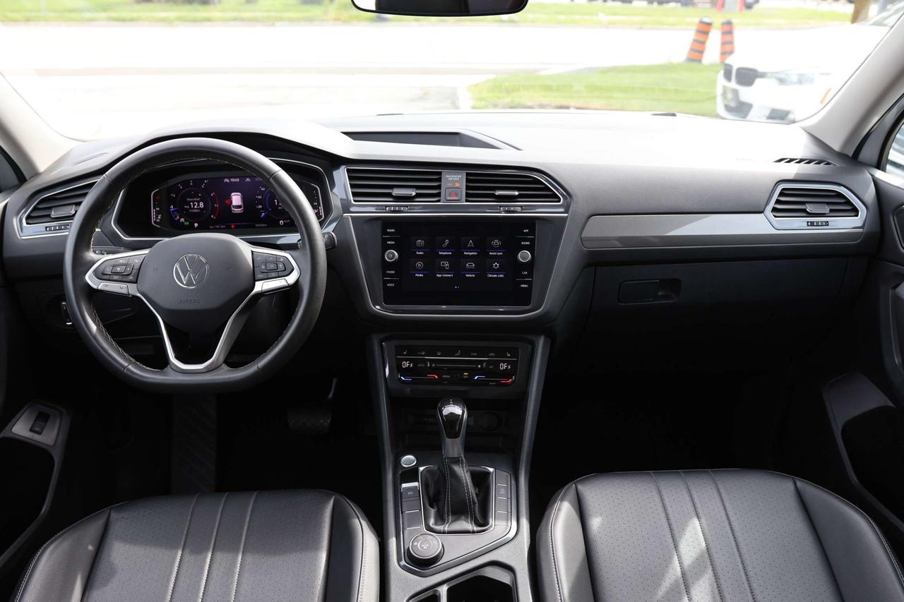 2022 Volkswagen Tiguan COMFORTLINE-4MOTION-7PASS-R STARTER/ADAPTCRUISE/BCAM/BLIS/FCW/LEATHER/H SEATS&STEERING/KEYLESS/CARPLAY/PANOROOF Photo