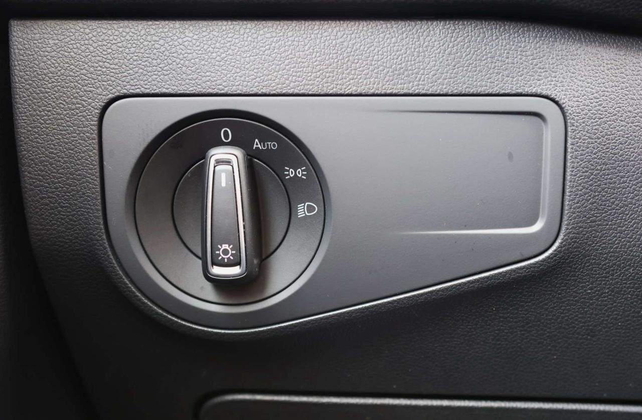 2022 Volkswagen Tiguan COMFORTLINE-4MOTION-7PASS-R STARTER/ADAPTCRUISE/BCAM/BLIS/FCW/LEATHER/H SEATS&STEERING/KEYLESS/CARPLAY/PANOROOF Photo