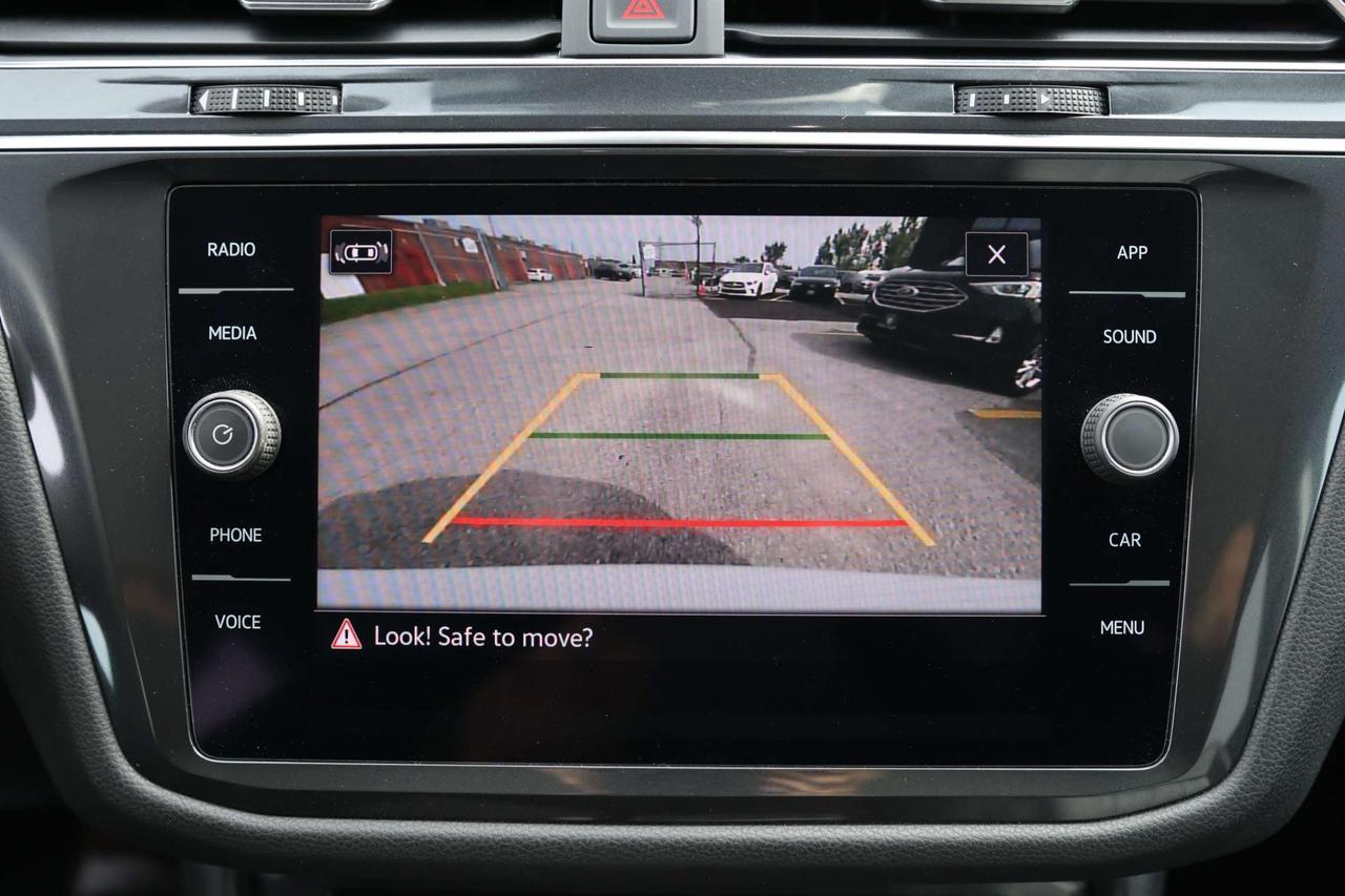 2022 Volkswagen Tiguan COMFORTLINE-4MOTION-7PASS-R STARTER/ADAPTCRUISE/BCAM/BLIS/FCW/LEATHER/H SEATS&STEERING/KEYLESS/CARPLAY/PANOROOF Photo