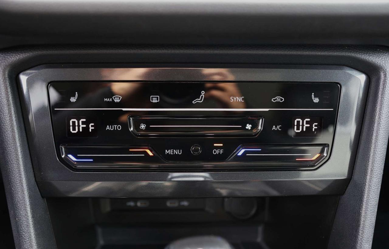 2022 Volkswagen Tiguan COMFORTLINE-4MOTION-7PASS-R STARTER/ADAPTCRUISE/BCAM/BLIS/FCW/LEATHER/H SEATS&STEERING/KEYLESS/CARPLAY/PANOROOF Photo
