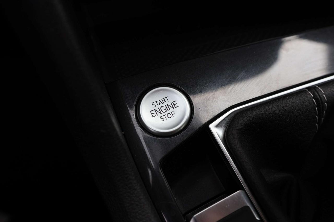 2022 Volkswagen Tiguan COMFORTLINE-4MOTION-7PASS-R STARTER/ADAPTCRUISE/BCAM/BLIS/FCW/LEATHER/H SEATS&STEERING/KEYLESS/CARPLAY/PANOROOF Photo
