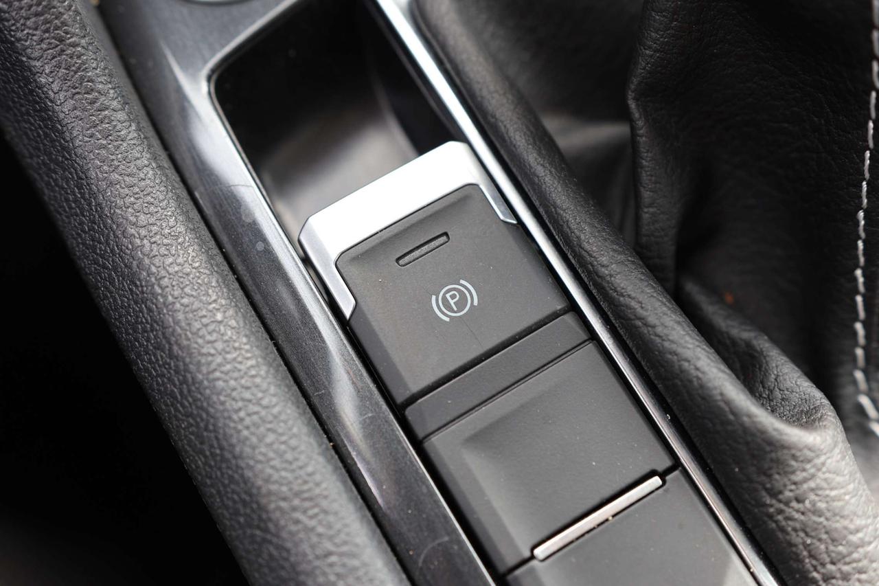 2022 Volkswagen Tiguan COMFORTLINE-4MOTION-7PASS-R STARTER/ADAPTCRUISE/BCAM/BLIS/FCW/LEATHER/H SEATS&STEERING/KEYLESS/CARPLAY/PANOROOF Photo