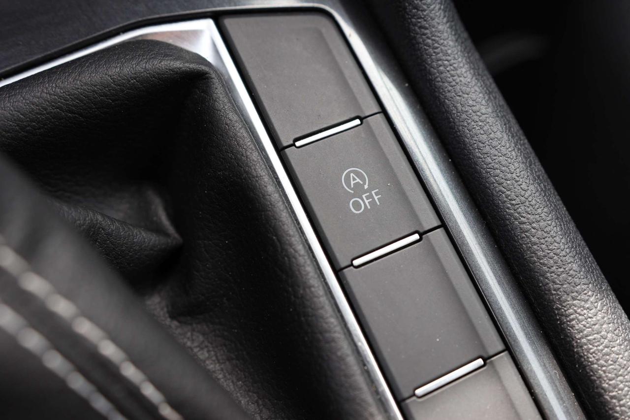 2022 Volkswagen Tiguan COMFORTLINE-4MOTION-7PASS-R STARTER/ADAPTCRUISE/BCAM/BLIS/FCW/LEATHER/H SEATS&STEERING/KEYLESS/CARPLAY/PANOROOF Photo