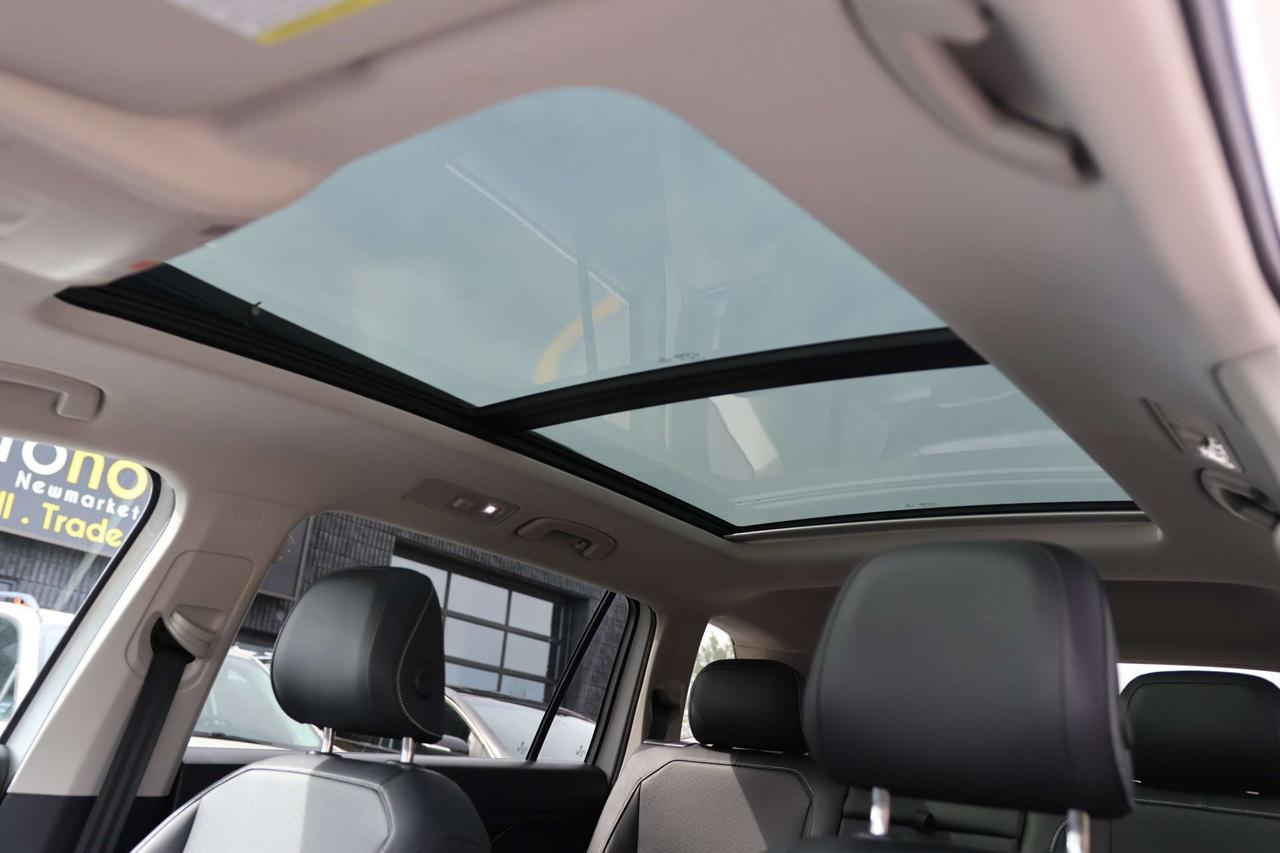 2022 Volkswagen Tiguan COMFORTLINE-4MOTION-7PASS-R STARTER/ADAPTCRUISE/BCAM/BLIS/FCW/LEATHER/H SEATS&STEERING/KEYLESS/CARPLAY/PANOROOF Photo