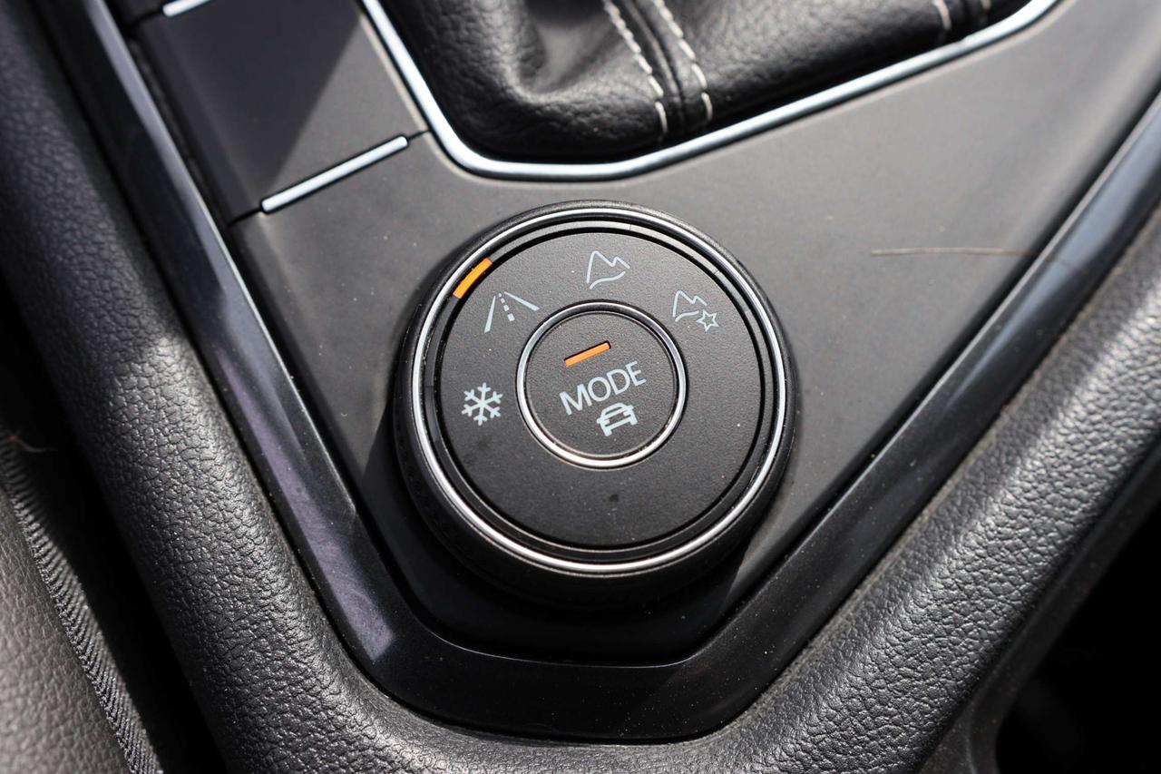 2022 Volkswagen Tiguan COMFORTLINE-4MOTION-7PASS-R STARTER/ADAPTCRUISE/BCAM/BLIS/FCW/LEATHER/H SEATS&STEERING/KEYLESS/CARPLAY/PANOROOF Photo