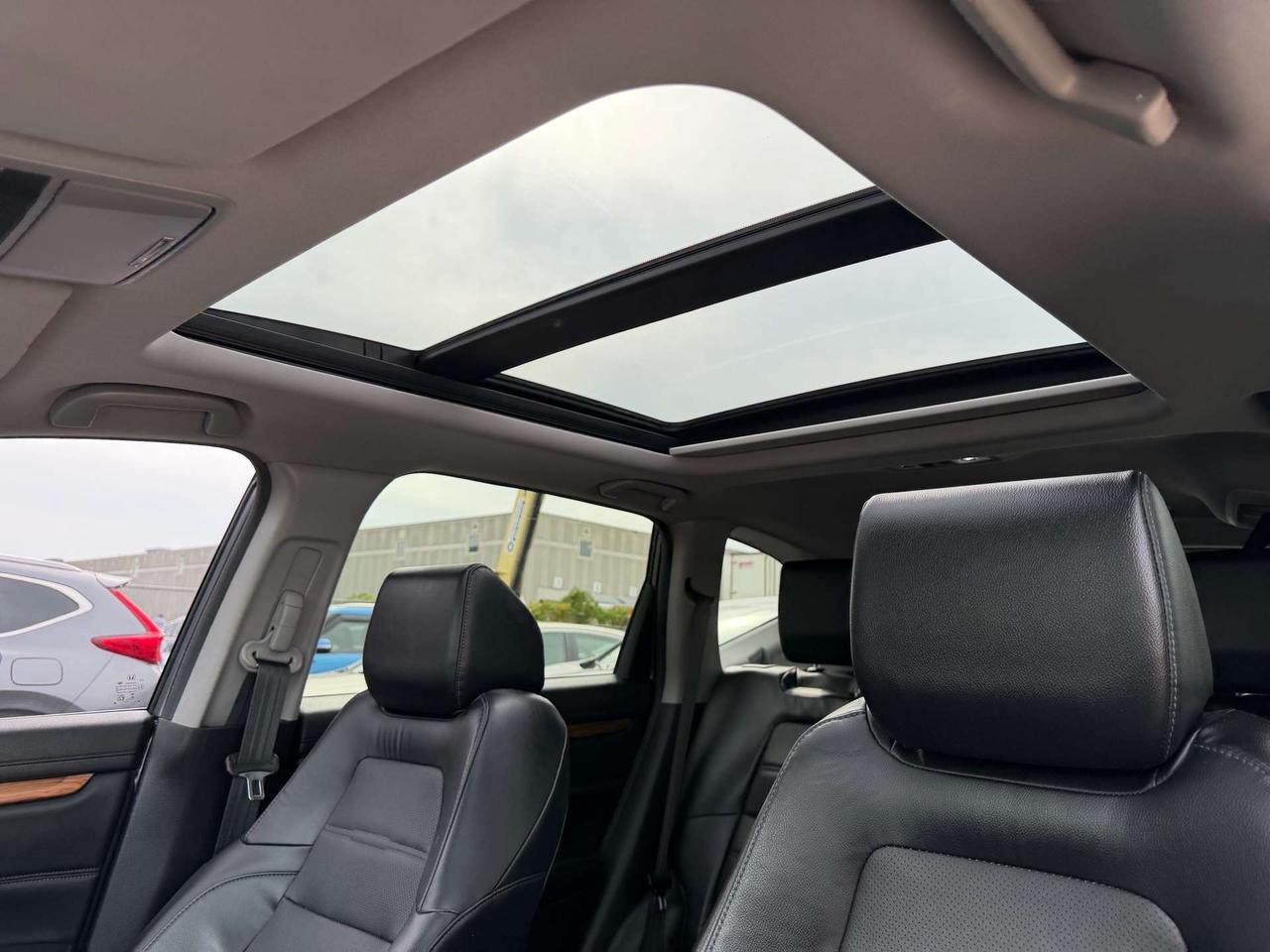 2019 Honda CR-V Touring ~ AWD ~ NAV ~ PANO ROOF ~ CERTIFIED Photo