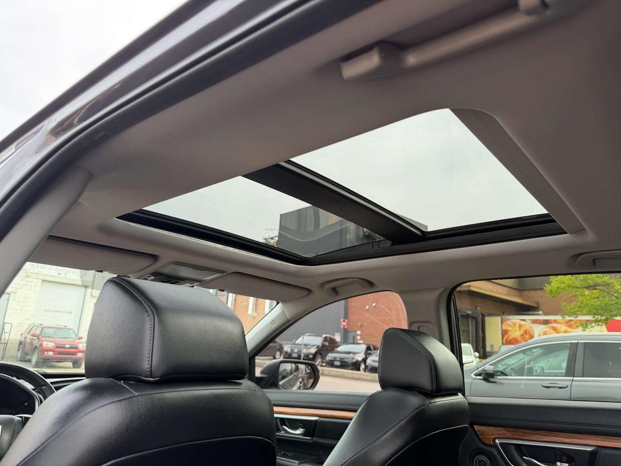 2019 Honda CR-V Touring ~ AWD ~ NAV ~ PANO ROOF ~ CERTIFIED Photo