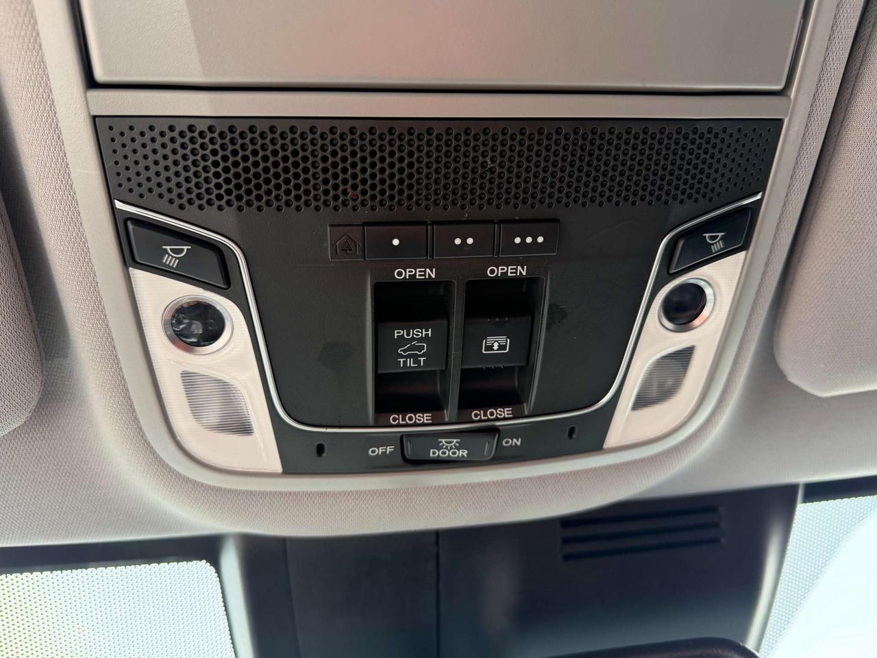 2019 Honda CR-V Touring ~ AWD ~ NAV ~ PANO ROOF ~ CERTIFIED Photo