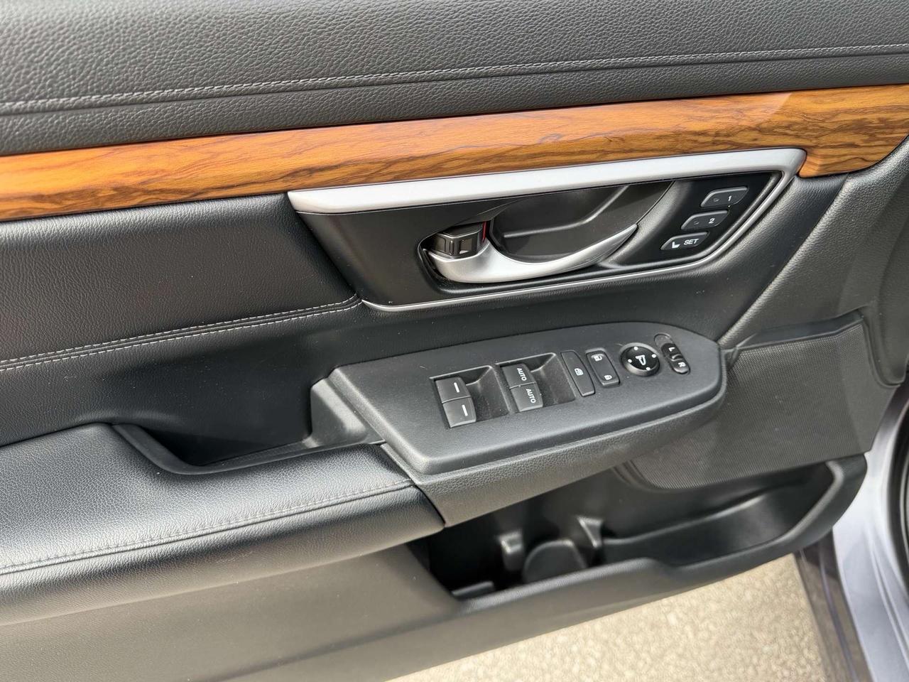 2019 Honda CR-V Touring ~ AWD ~ NAV ~ PANO ROOF ~ CERTIFIED Photo