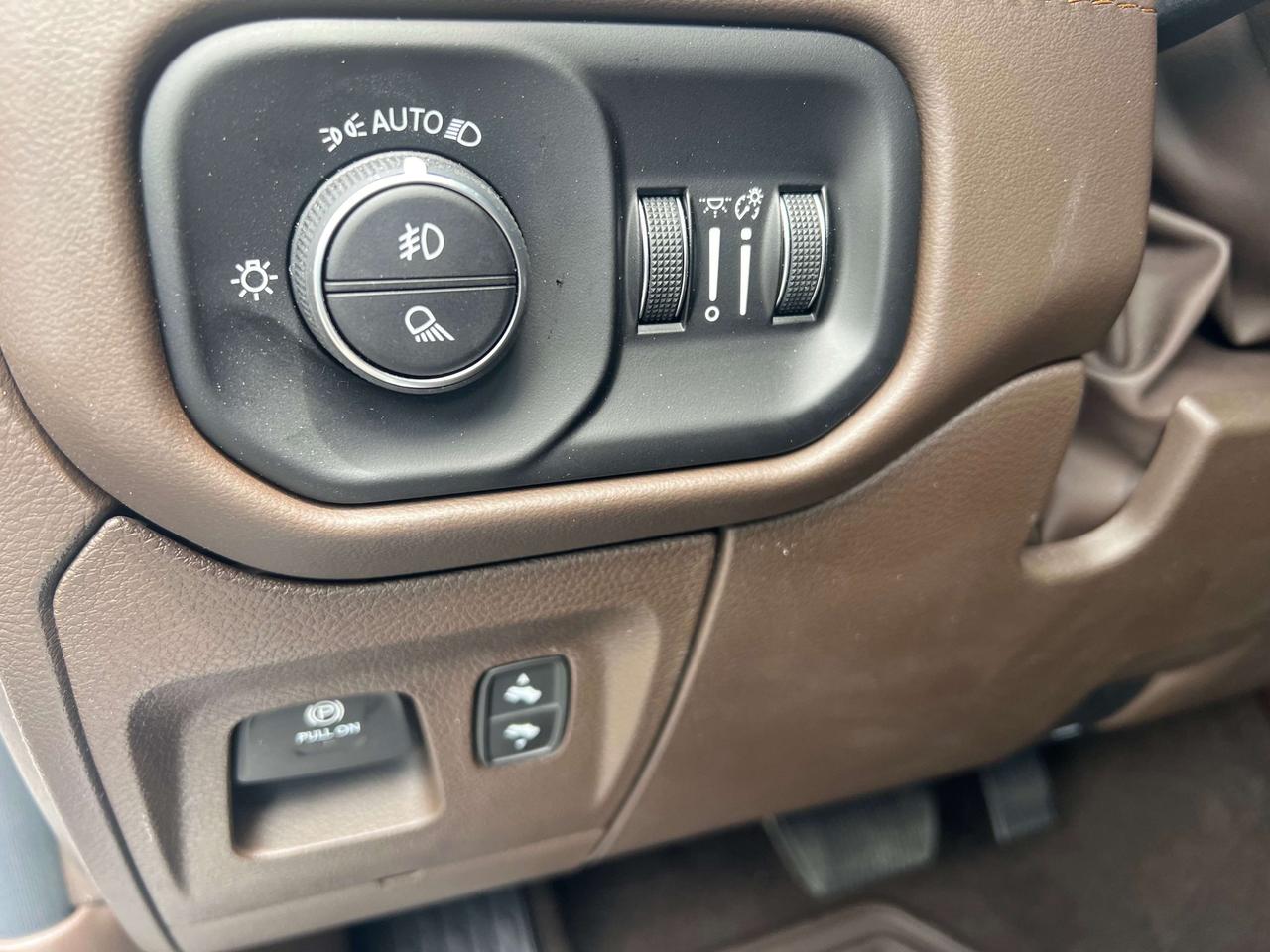 2026 RAM 1500 Longhorn 5.7L HEMI *SUN *NAVI *MAX TOW *PWR STEPS Photo