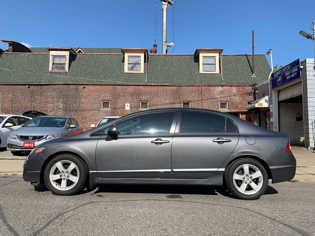 2011 Honda Civic SE Photo1