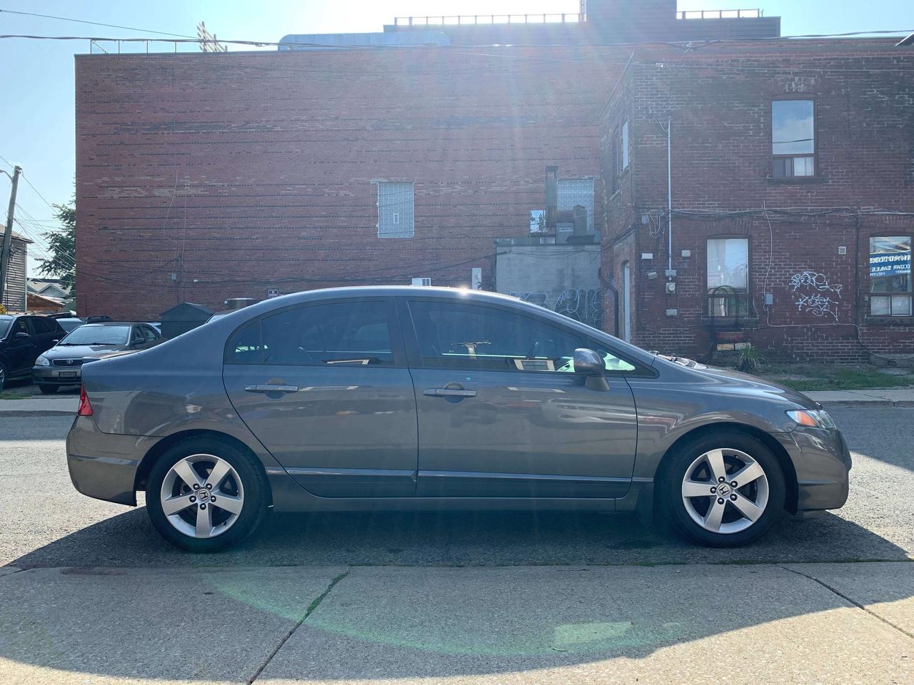 2011 Honda Civic SE Photo