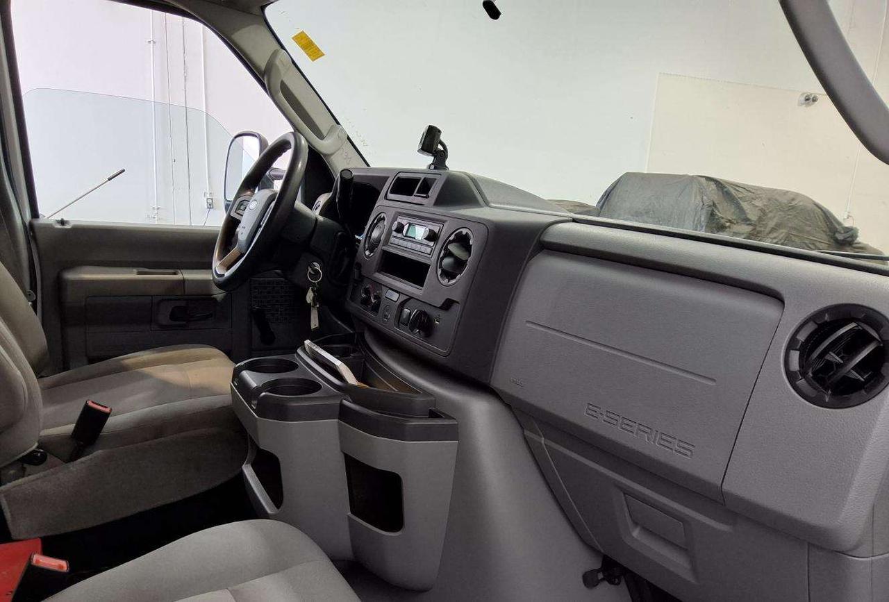 2022 Ford E-Series BASE Photo
