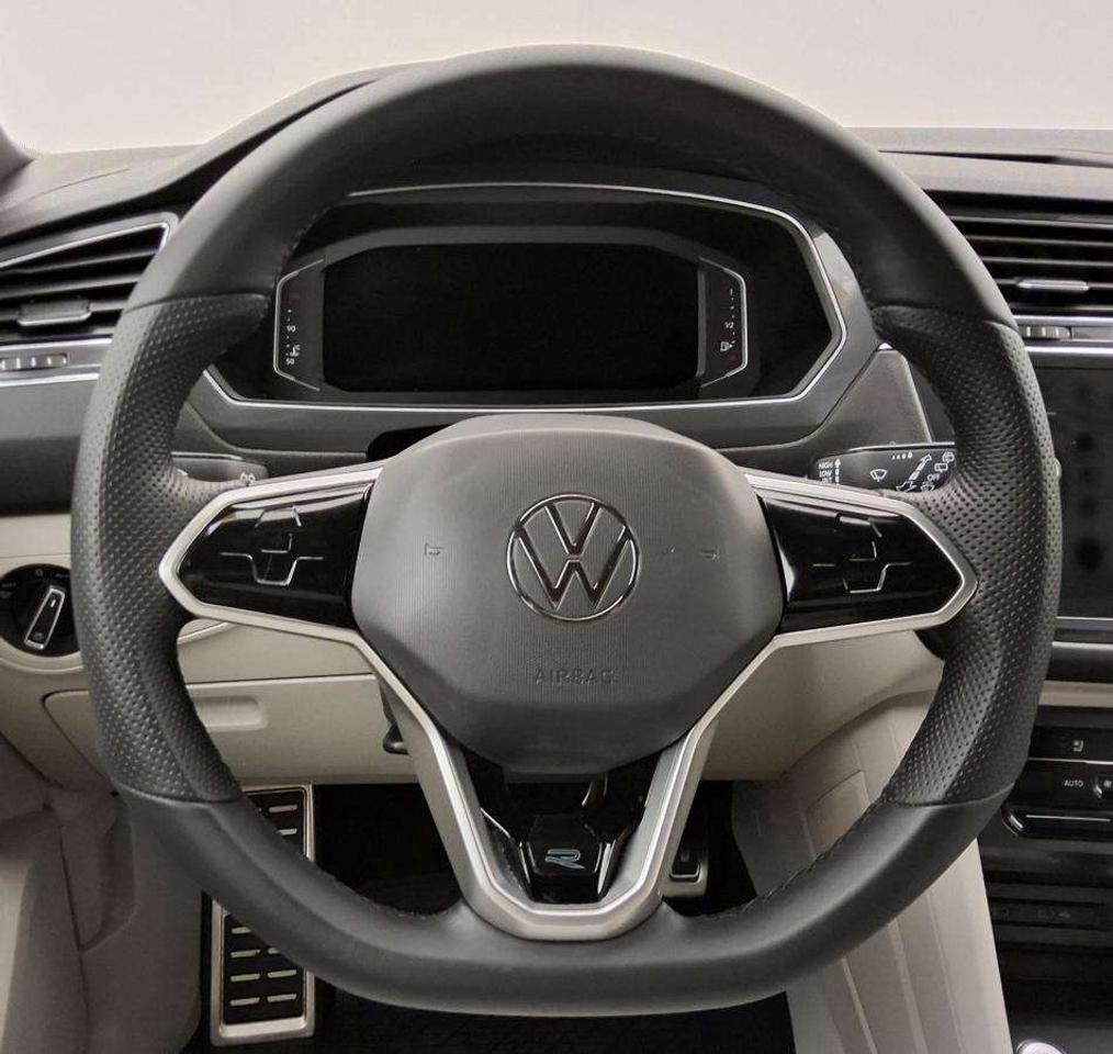 2022 Volkswagen Tiguan Highline R-line Photo