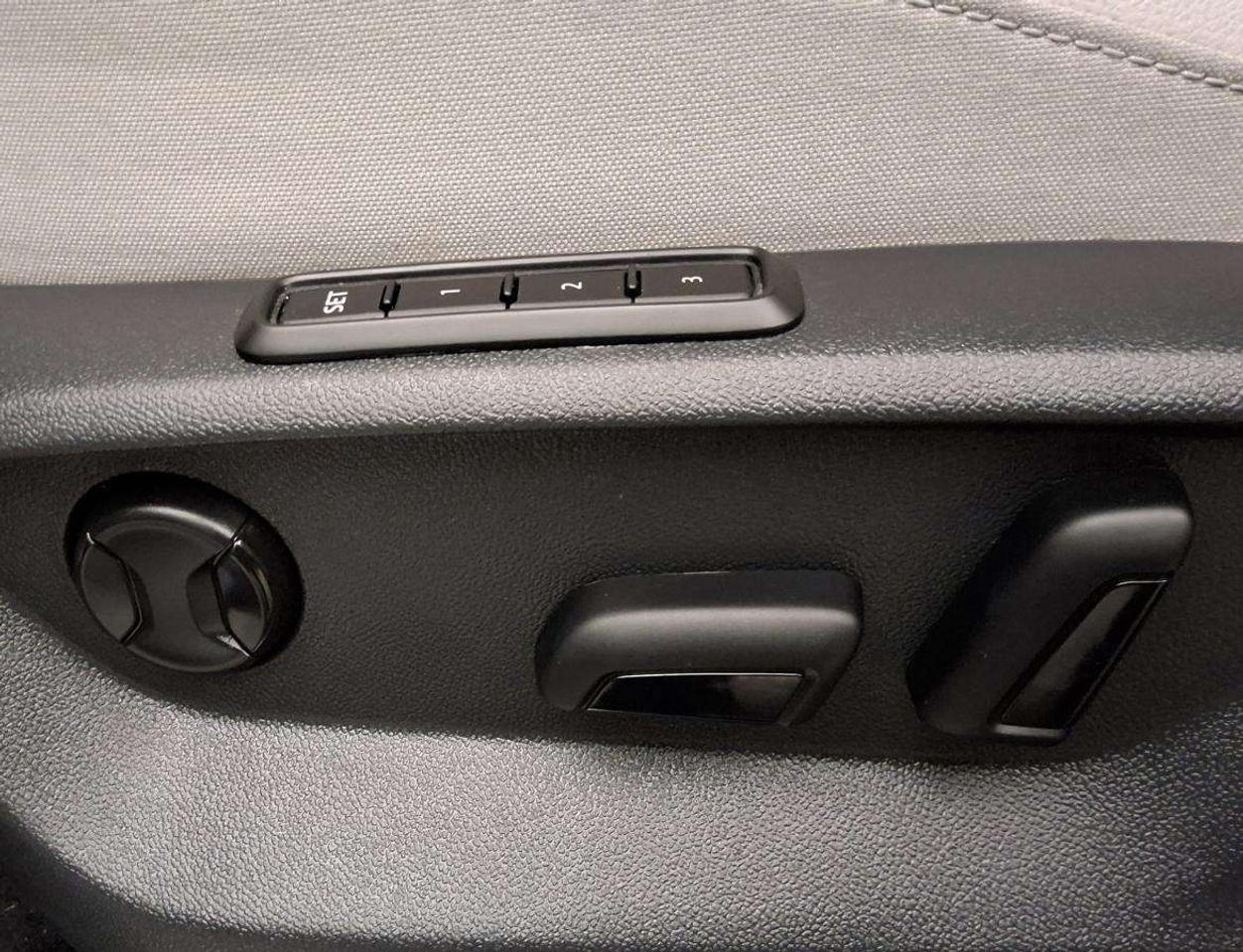 2022 Volkswagen Tiguan Highline R-line Photo