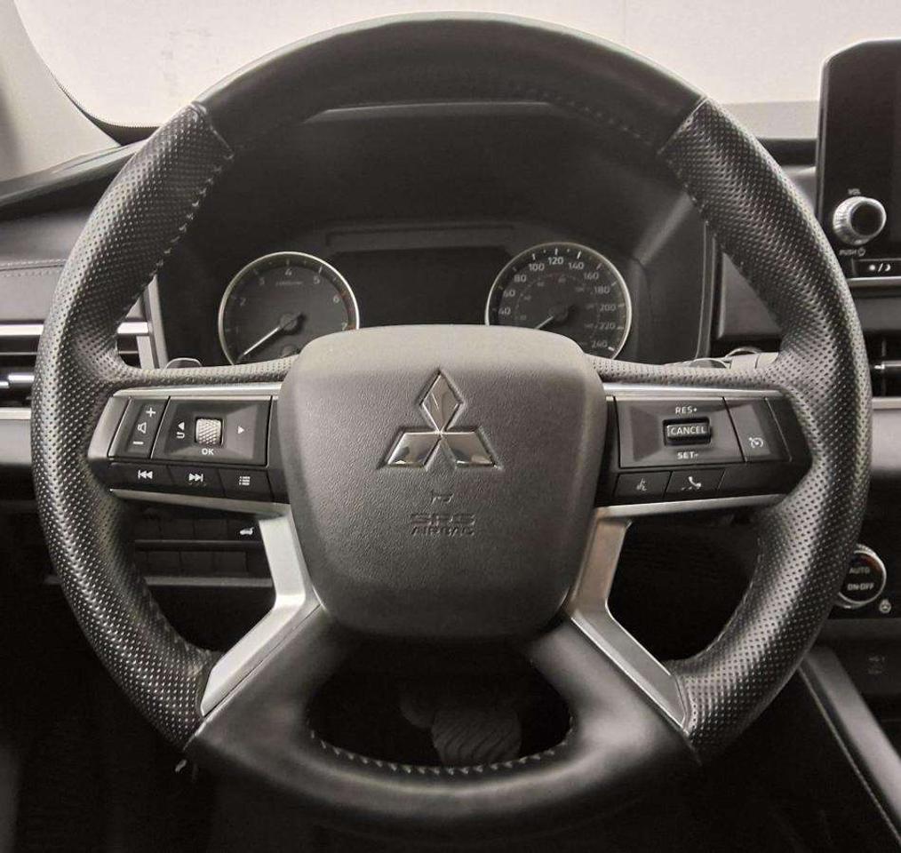2024 Mitsubishi Outlander SE Photo