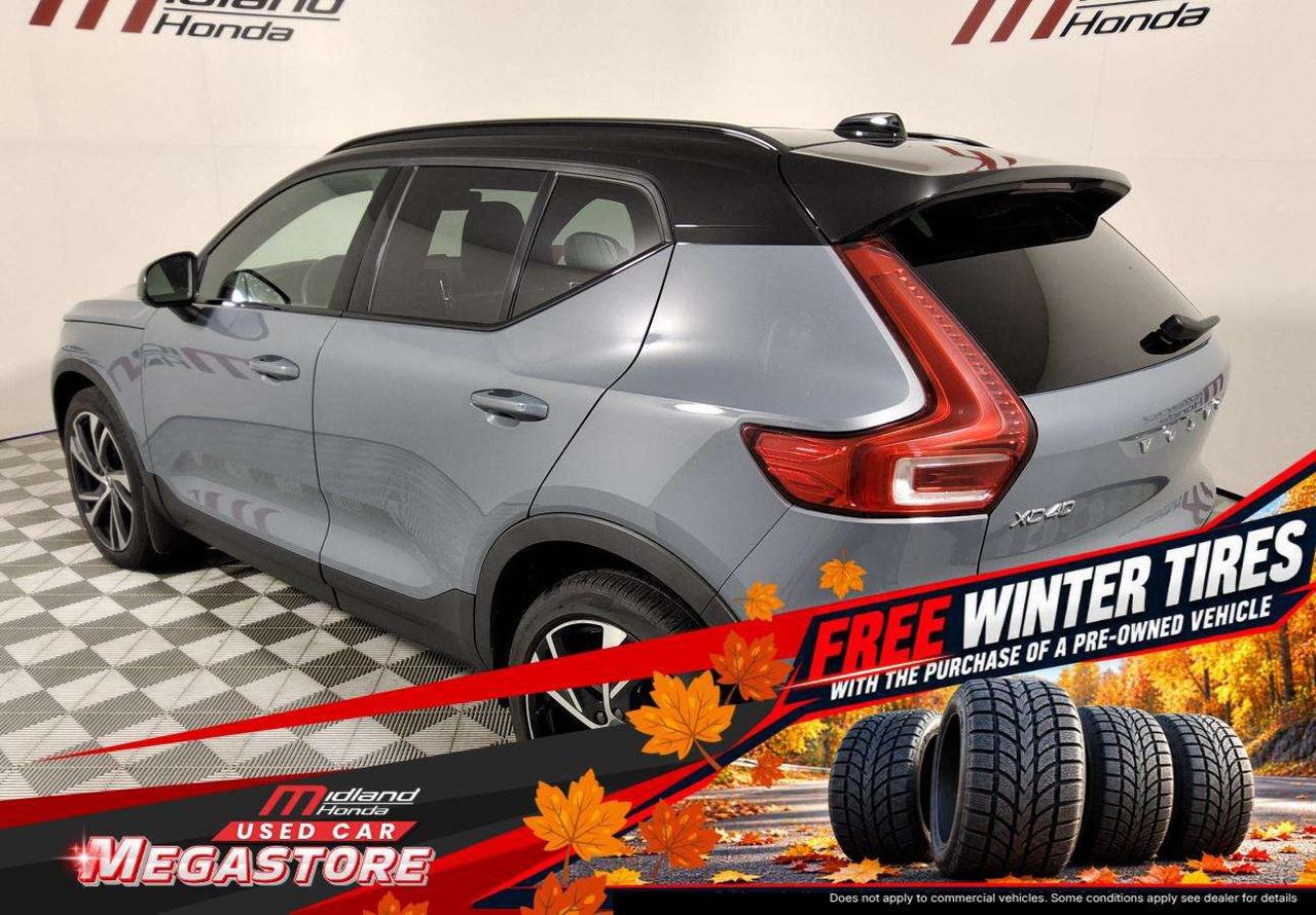 2022 Volvo XC40 R-Design Photo