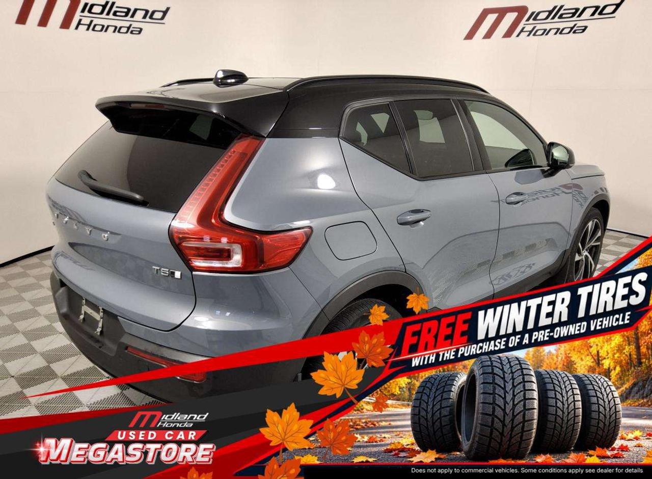 2022 Volvo XC40 R-Design Photo