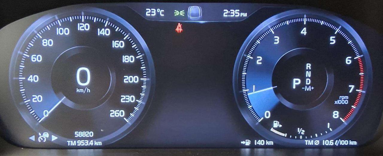 2022 Volvo XC40 R-Design Photo