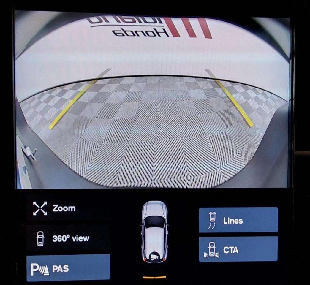 2022 Volvo XC40 R-Design Photo