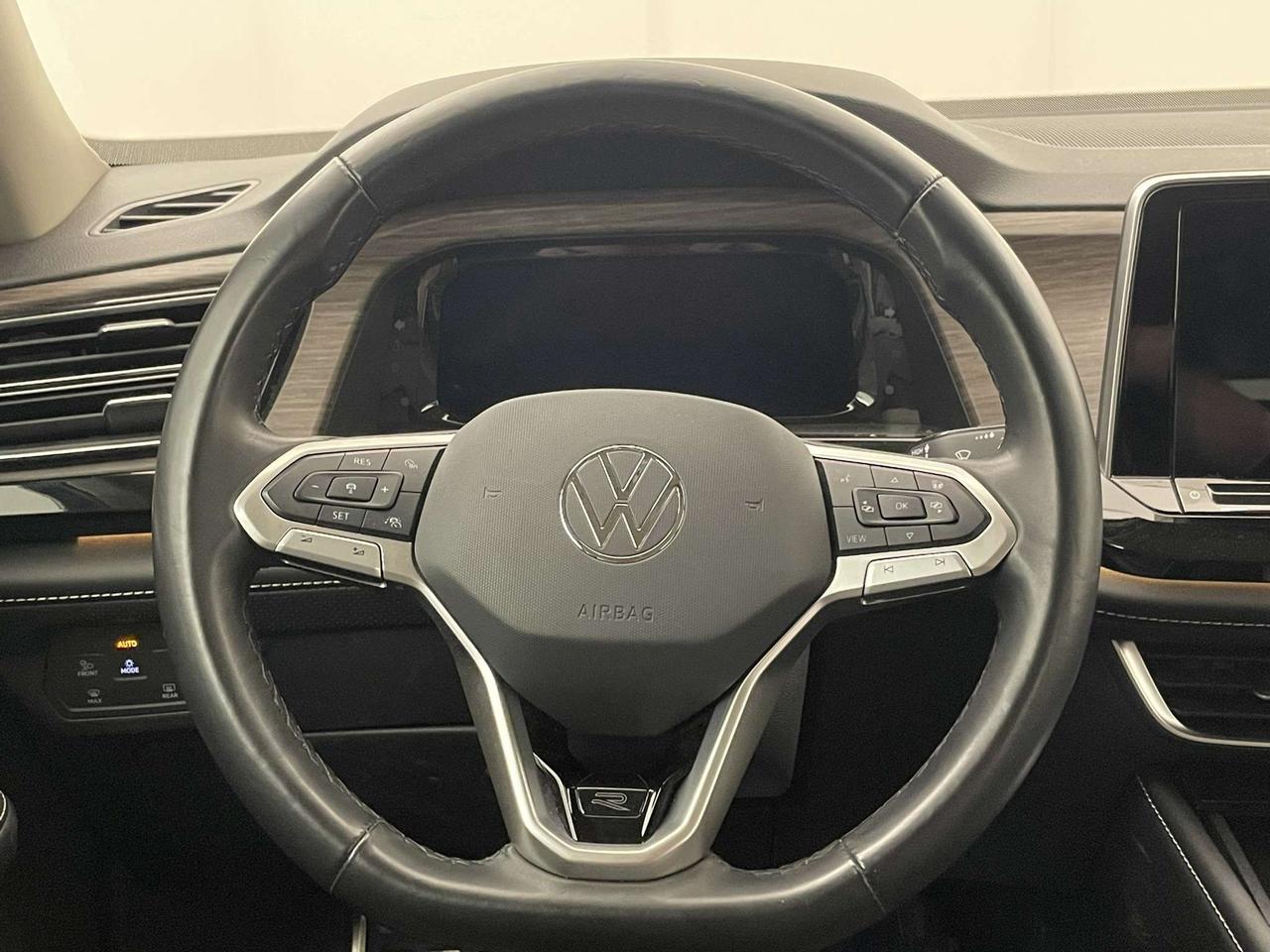 2024 Volkswagen Atlas EXECLINE Photo