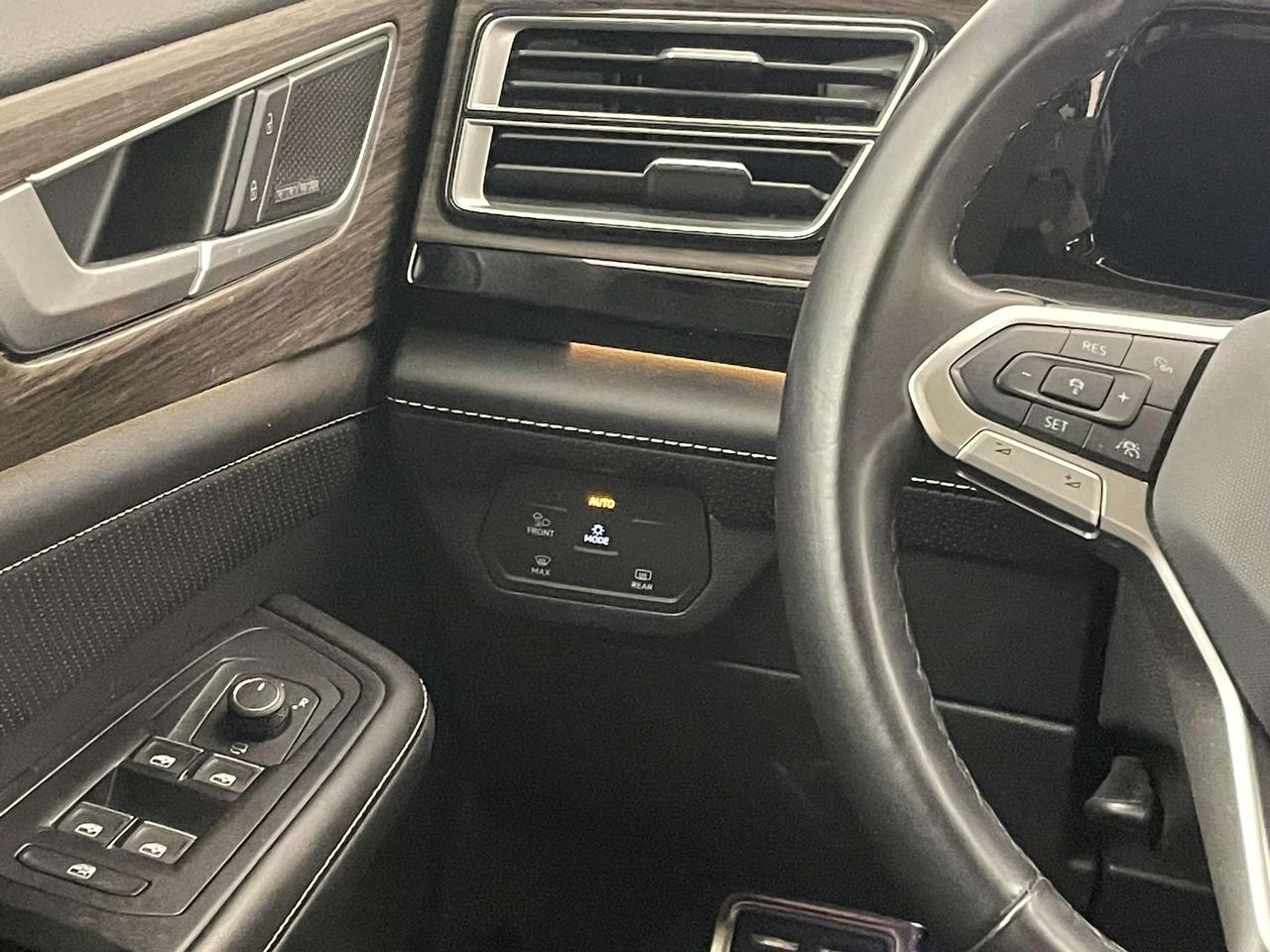 2024 Volkswagen Atlas EXECLINE Photo