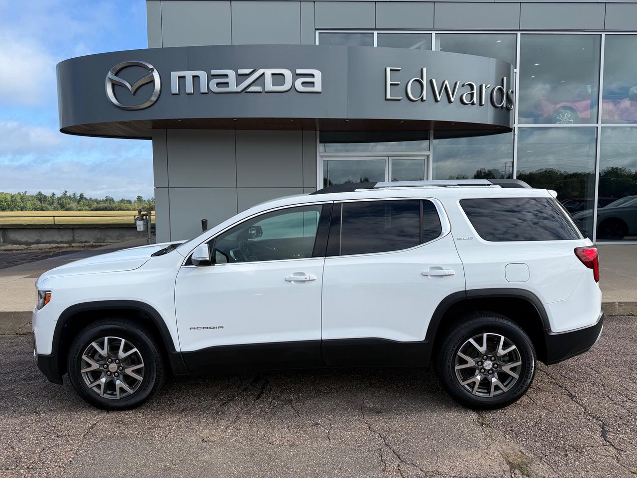 2022 GMC Acadia SLE All-wheel Drive Photo0