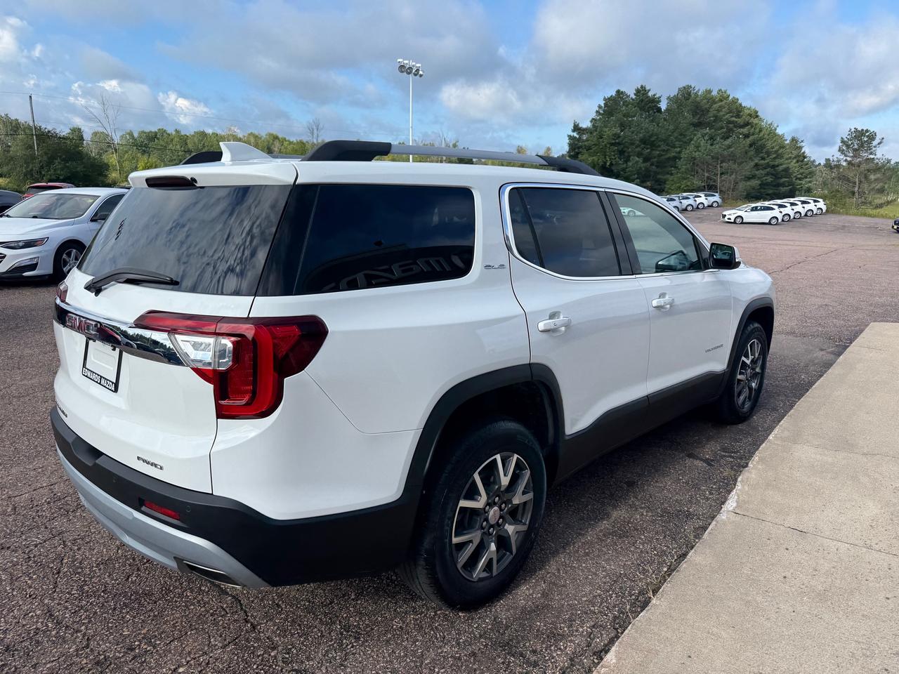 2022 GMC Acadia SLE All-wheel Drive Photo
