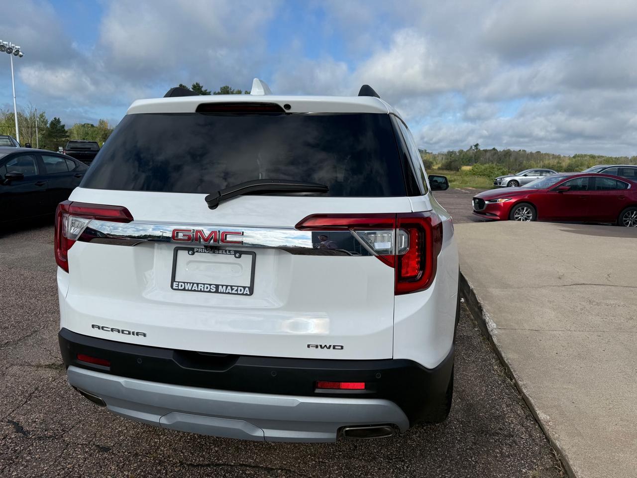 2022 GMC Acadia SLE All-wheel Drive Photo